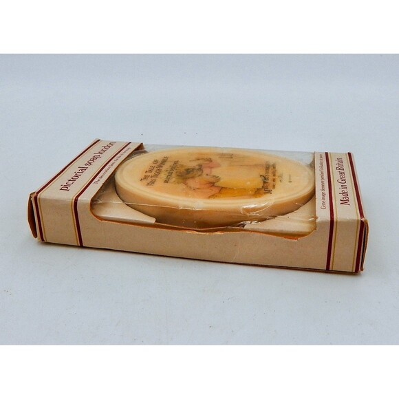 Vintage Beatrix Potter Mrs Tiggy-Winkle Boxed Pictorial Soap Great Britain - Picture 3 of 5